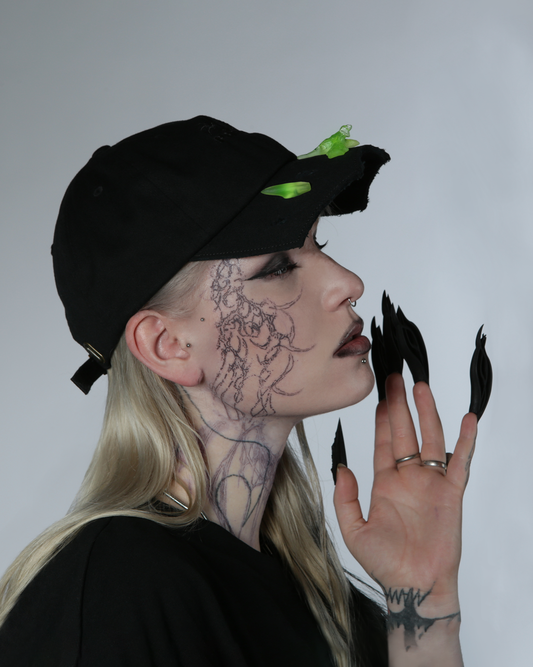 BLACK URAN DRAGON CAP