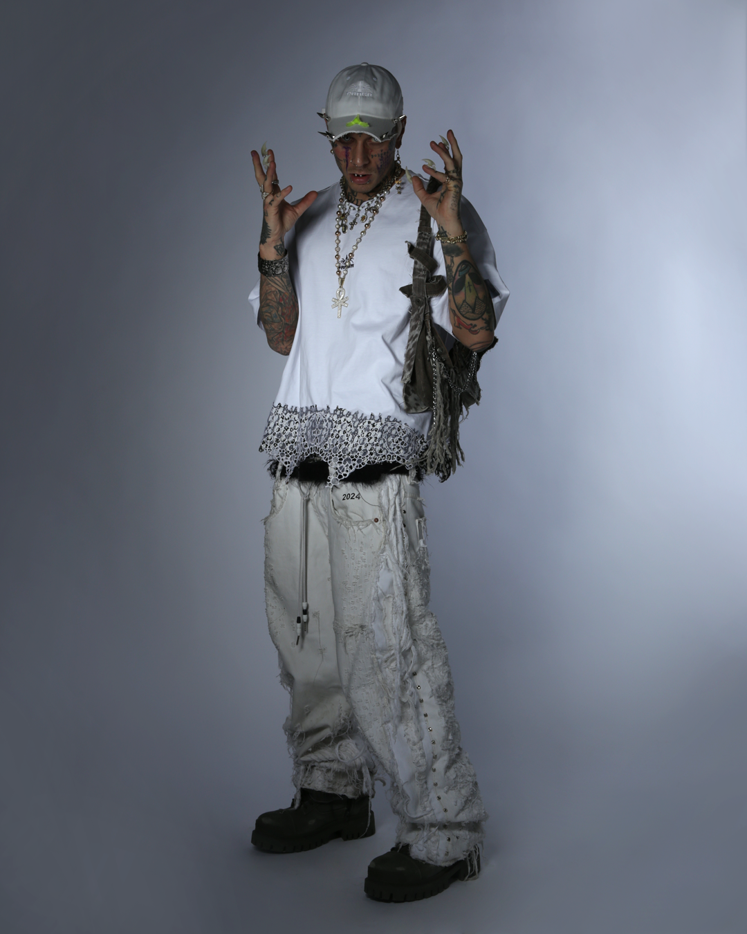 WHITE URAN DRAGON CAP